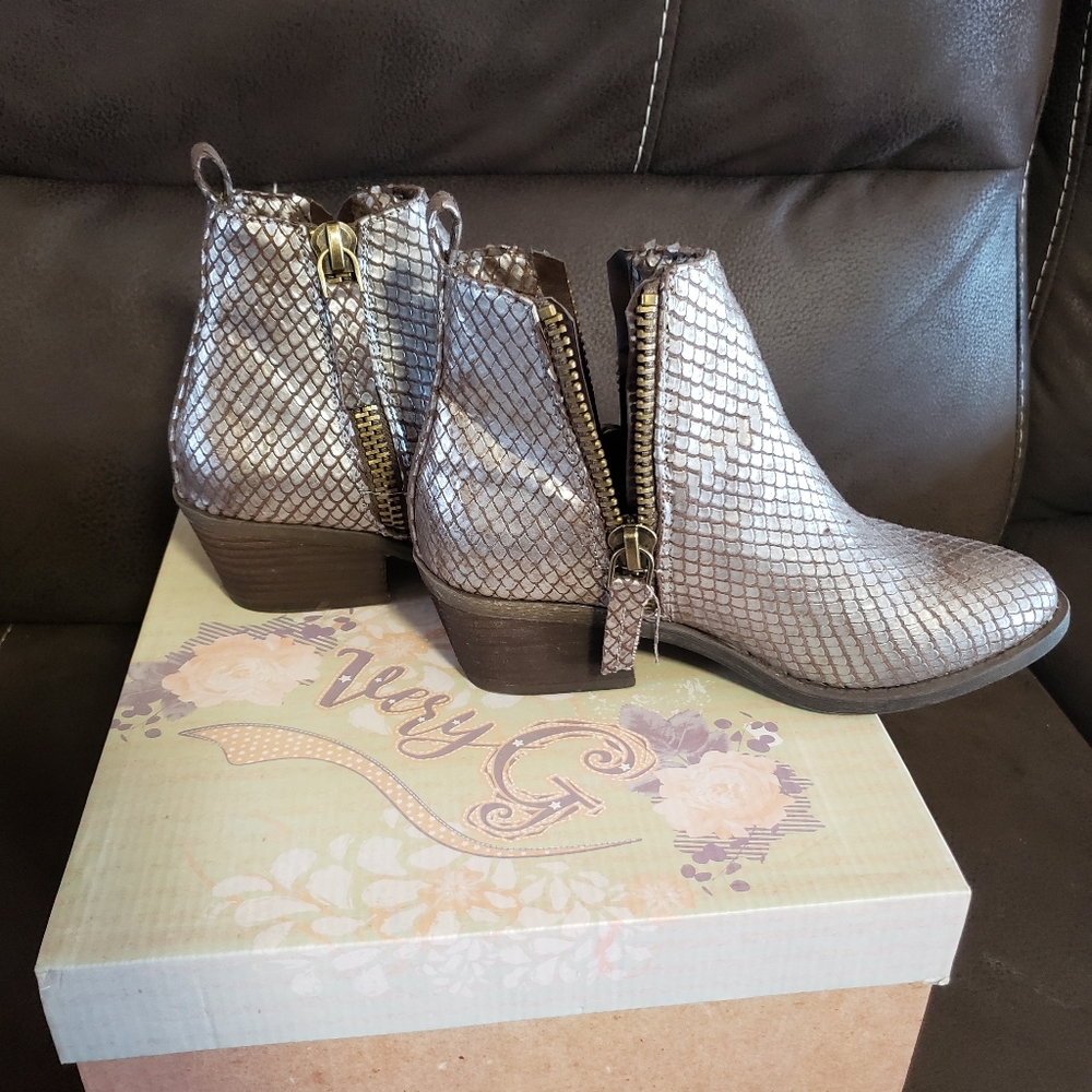 Very G Boots/Booties - Picture 2 of 6